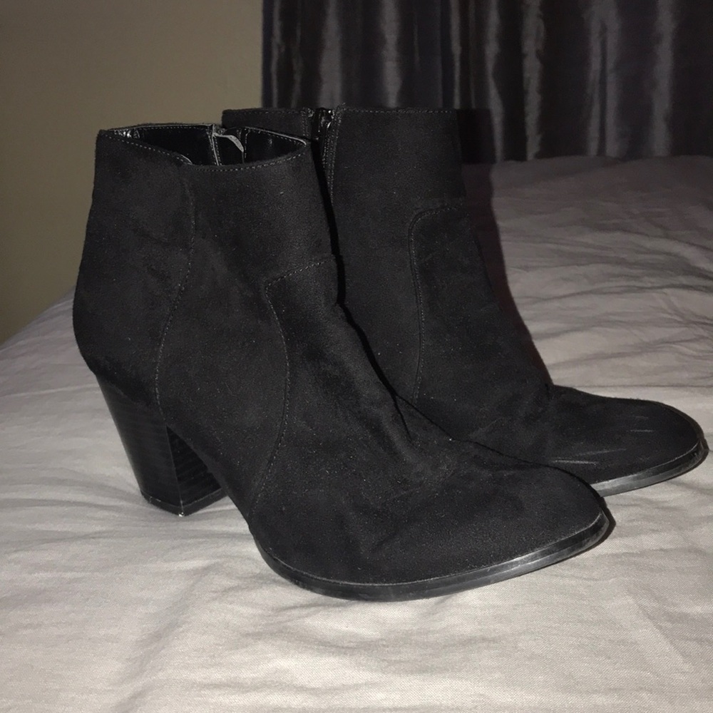 Black heeled booties!